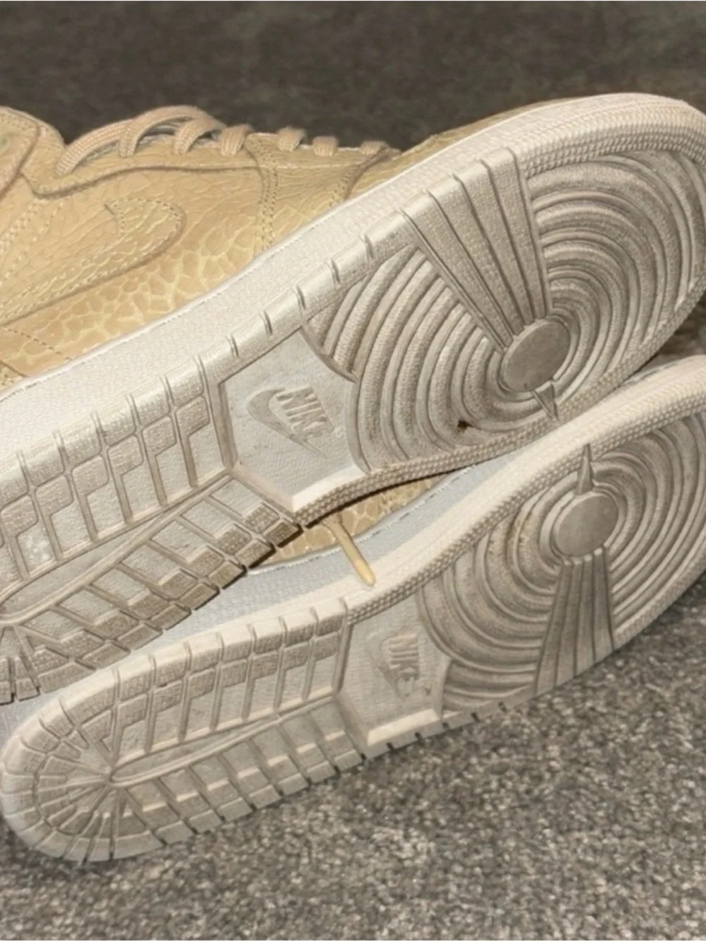 Nike Air Jordan 1 Retro High OG San Dune 6.5Y